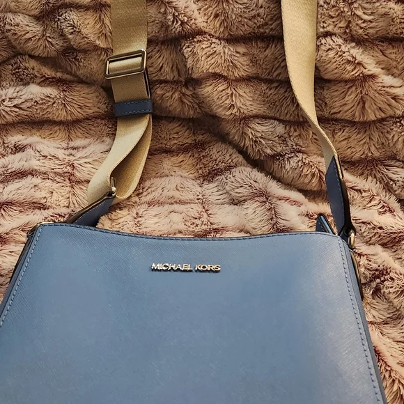 Michael Kors Blue Shoulder Bag - Picture 3 of 10